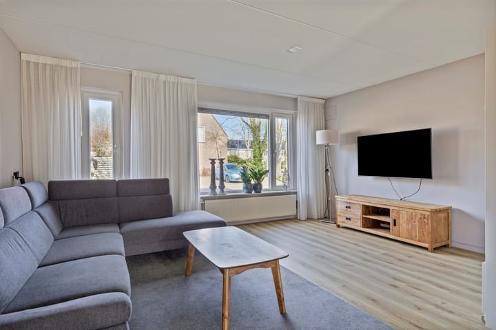 Foto 4 van Wilgenroos 72