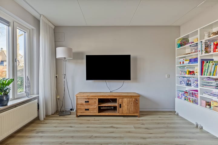 Foto 7 van Wilgenroos 72