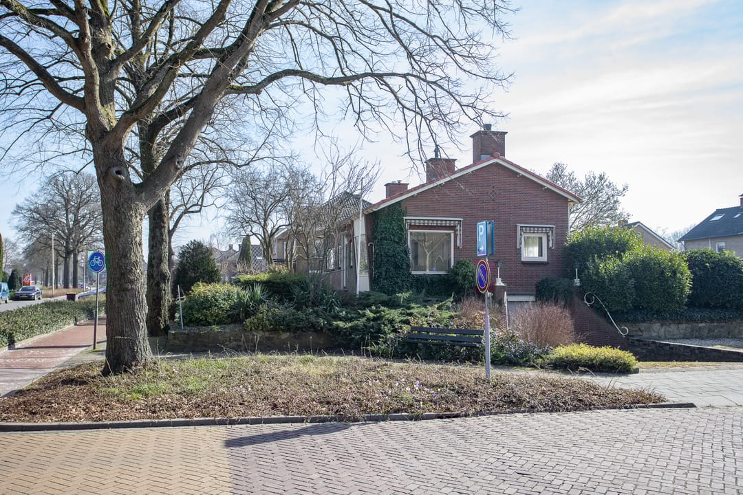 Foto 7 van Burgemeester J.C. van den Bergplein 2-A