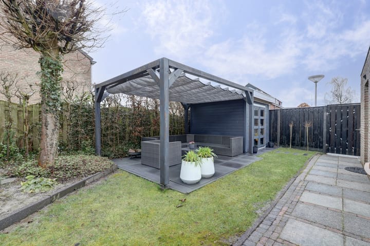 Photo 34 of Liesbethstraat 49