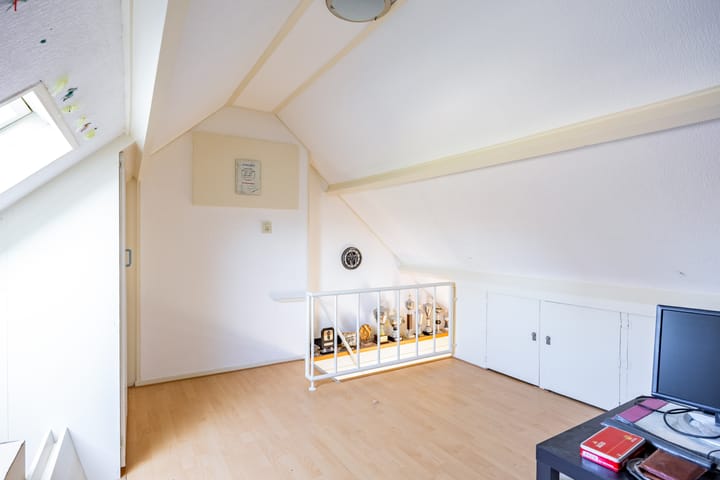 Foto 35 van Juffer Marthastraat 28-B