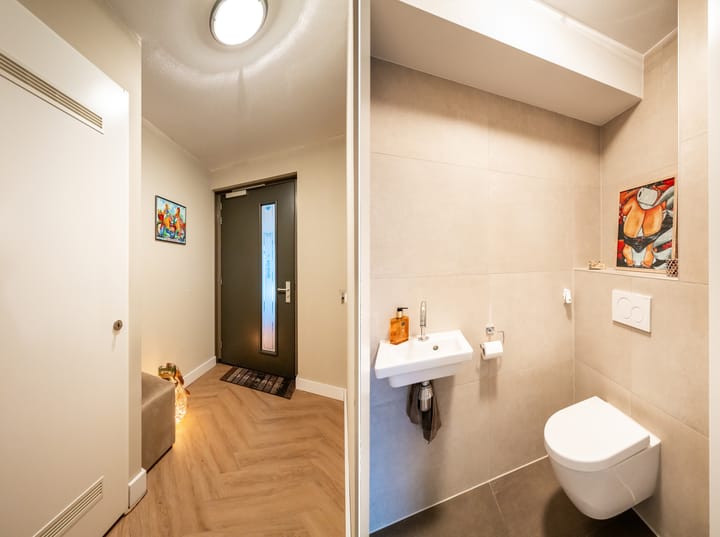 Photo 6 of Raadhuislaan 9-F