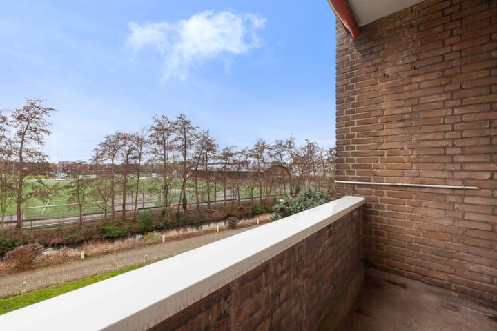 Foto 13 van Burgemeester A. van Walsumlaan 33