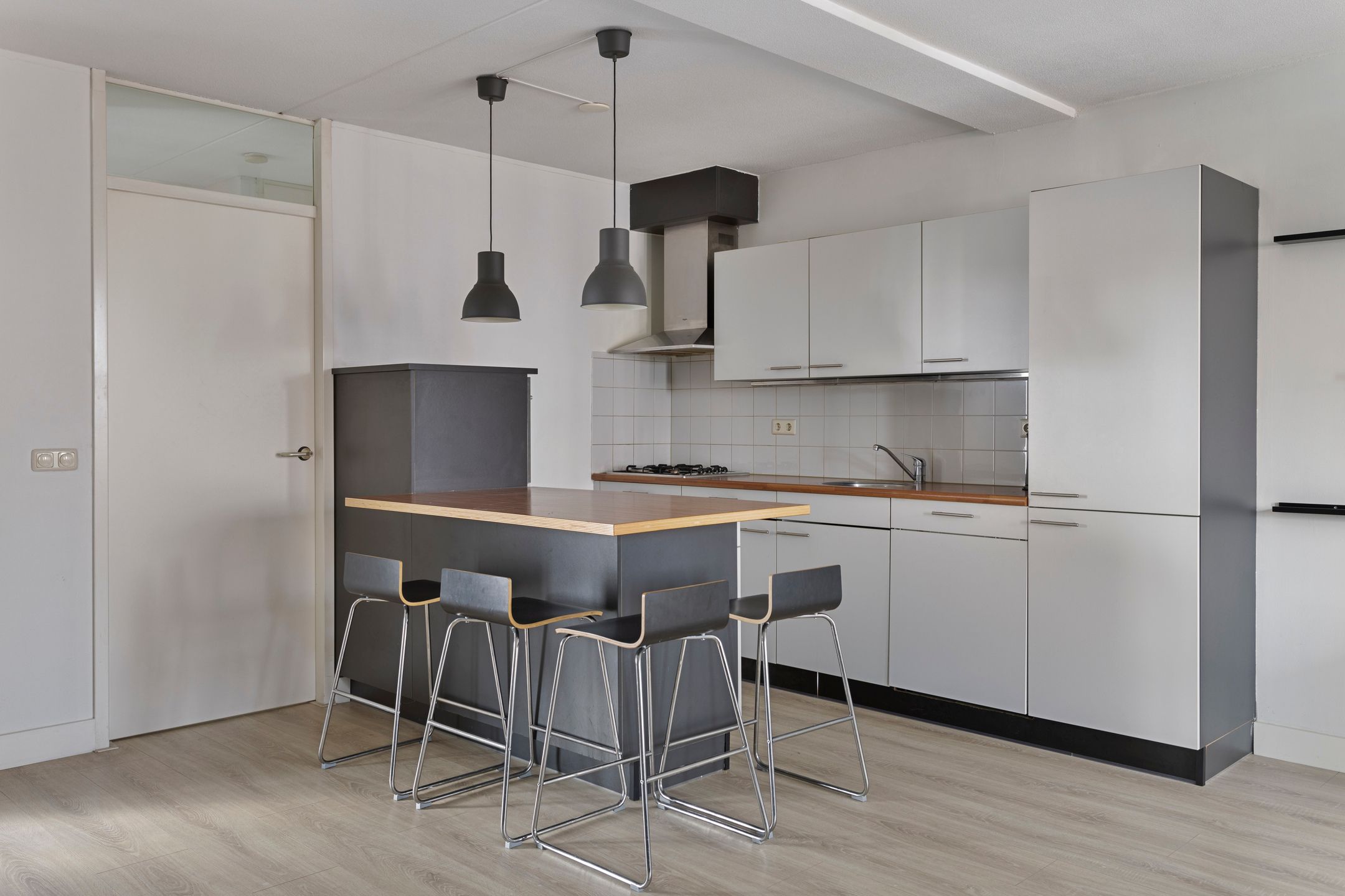 Photo 3 of Helenastraat 2-K