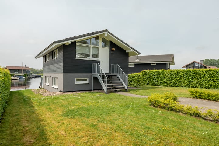 Photo 21 of Jongebuorren 37