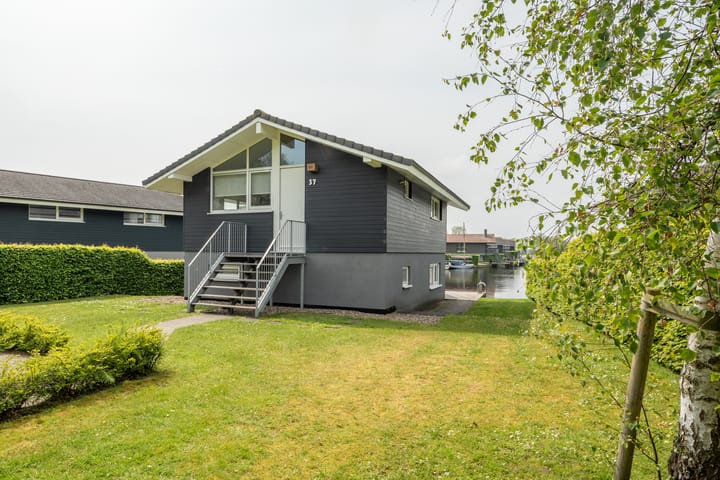 Photo 22 of Jongebuorren 37