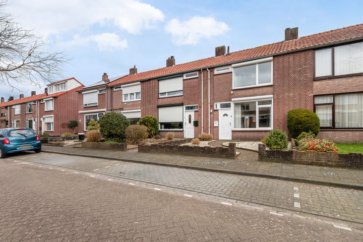 Photo 33 of Dr. Poelsstraat 27