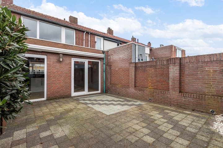 Photo 38 of Dr. Poelsstraat 27