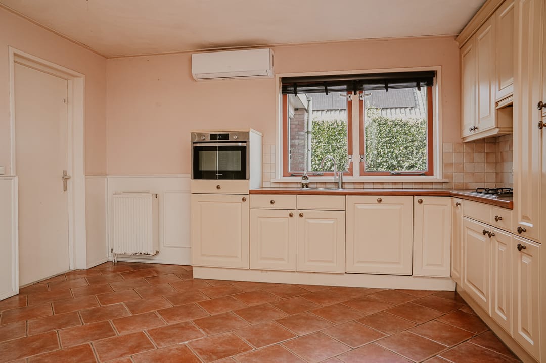 Photo 8 of Julianastraat 18