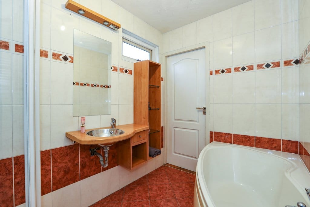 Photo 15 of Julianastraat 18