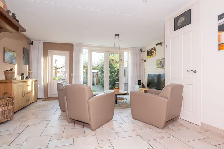 Foto 10 van Weegbree 172