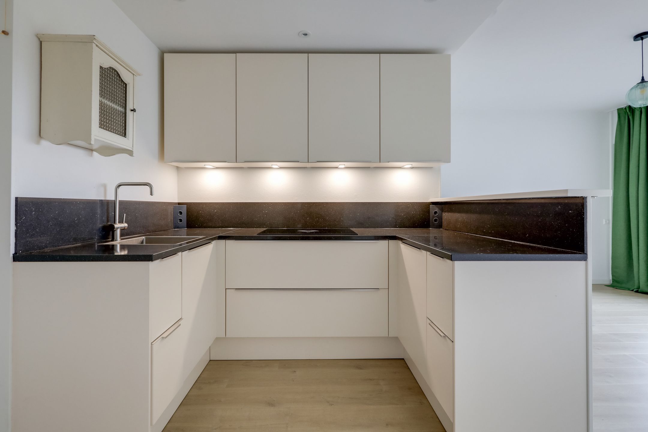 Foto 9 van Den Heuvel 106