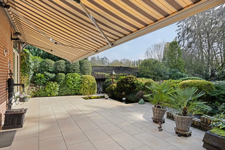 Photo 37 of Dokter Hoekstraat 9