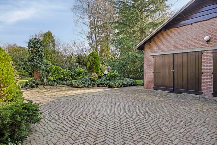 Photo 40 of Dokter Hoekstraat 9