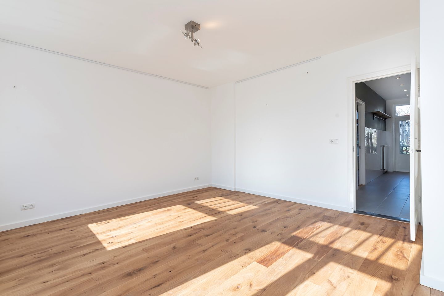 Foto 5 van Legmeerplein 5-1