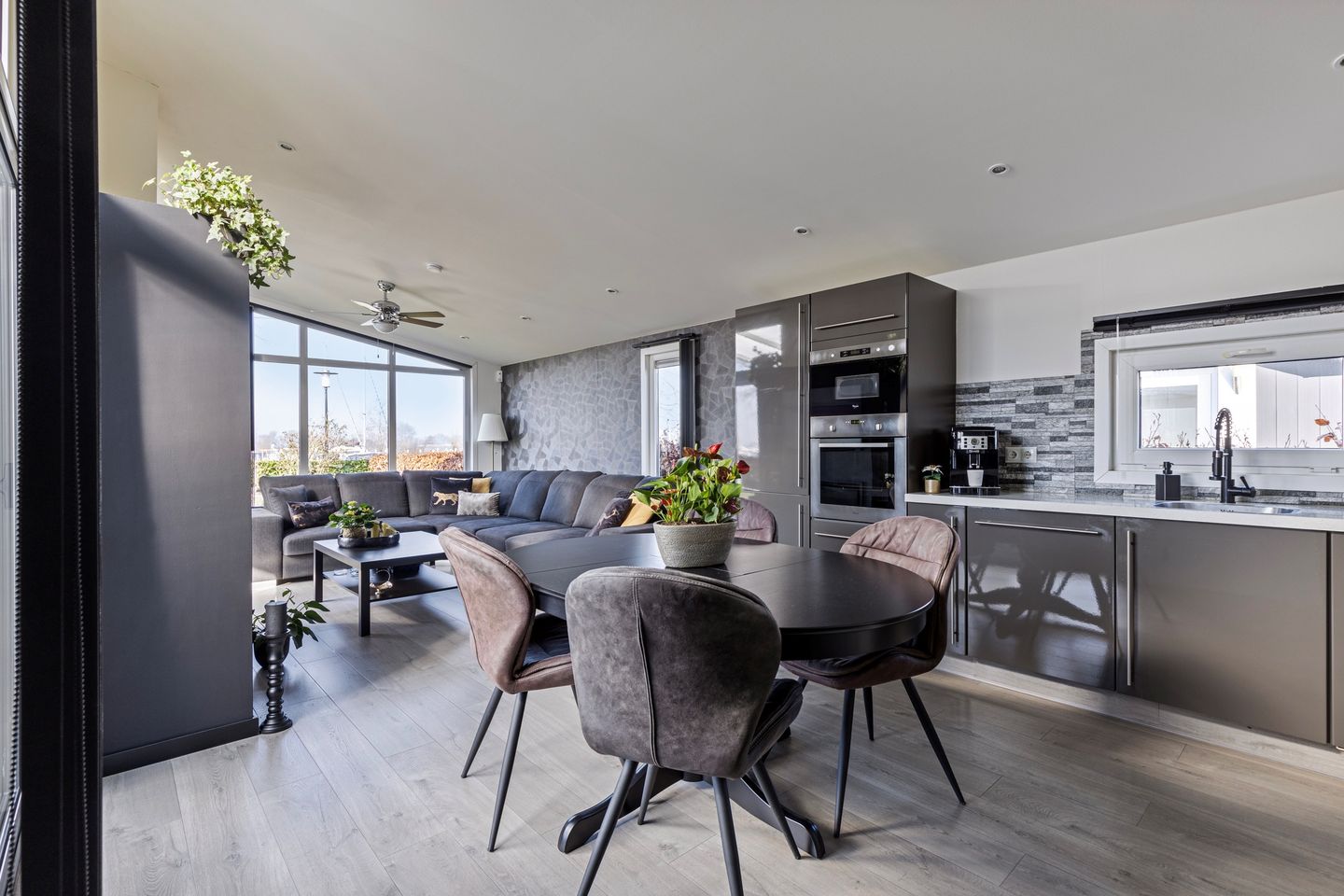 Photo 5 of Rijksstraatweg 186-269