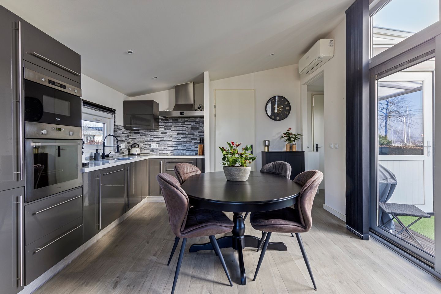 Photo 10 of Rijksstraatweg 186-269