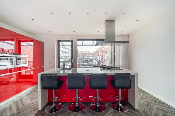 Photo 9 of Valthestraat 43