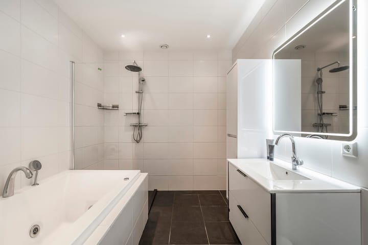 Photo 20 of Valthestraat 43