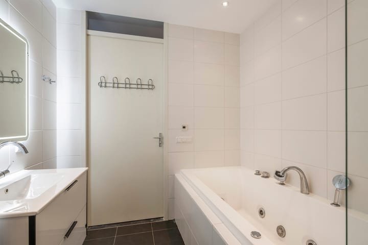 Photo 21 of Valthestraat 43