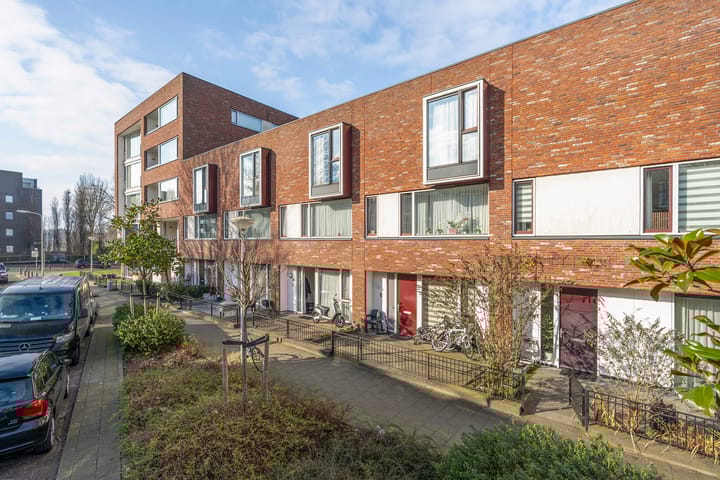 Photo 1 of Valthestraat 43