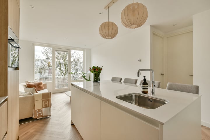 Bekijk foto van Van Ostadestraat 166 3A