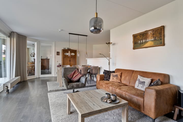 Foto 12 van Peter Benensonstraat 12