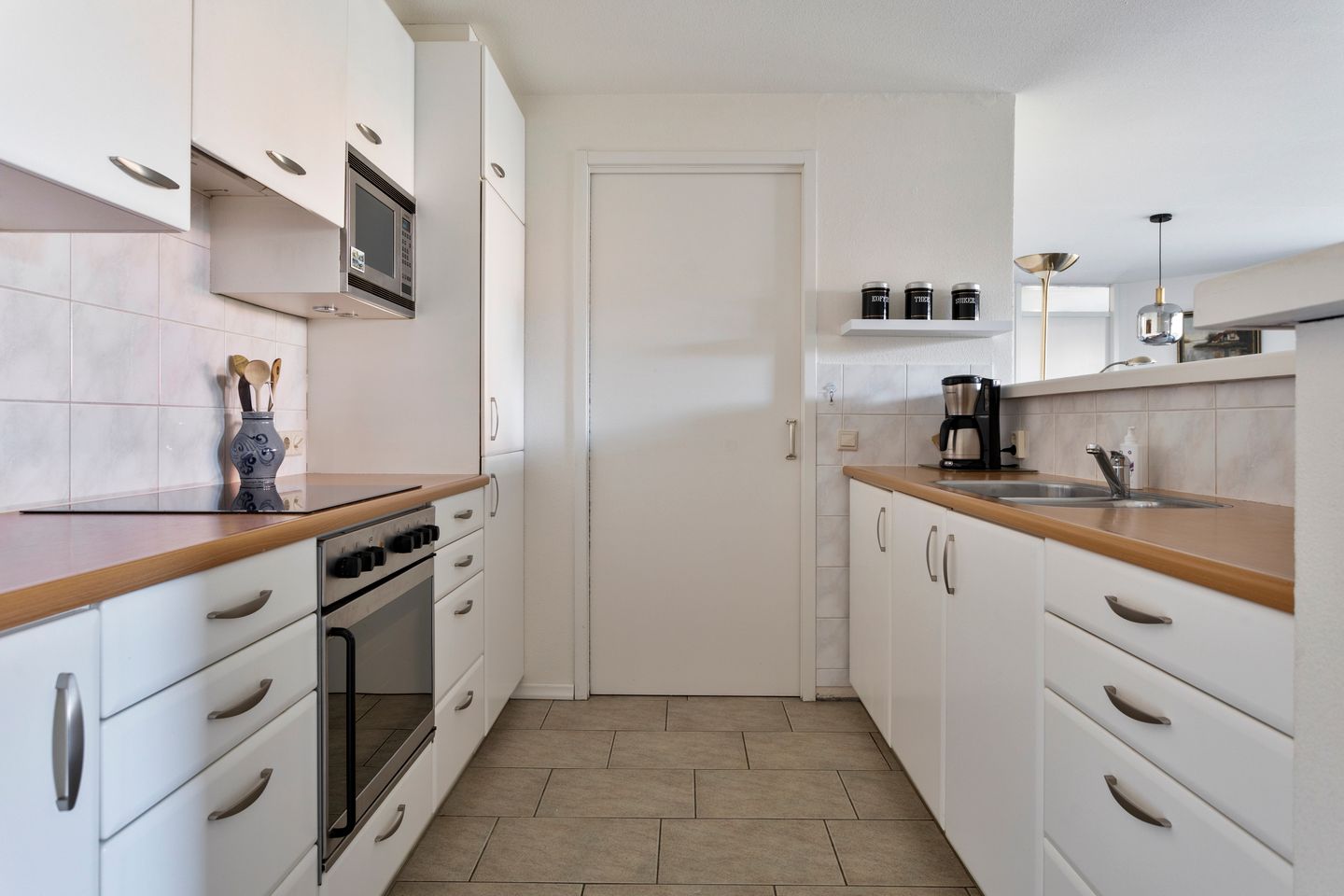 Foto 19 van Peter Benensonstraat 12