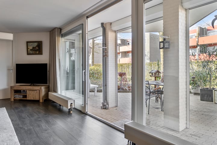 Foto 24 van Peter Benensonstraat 12