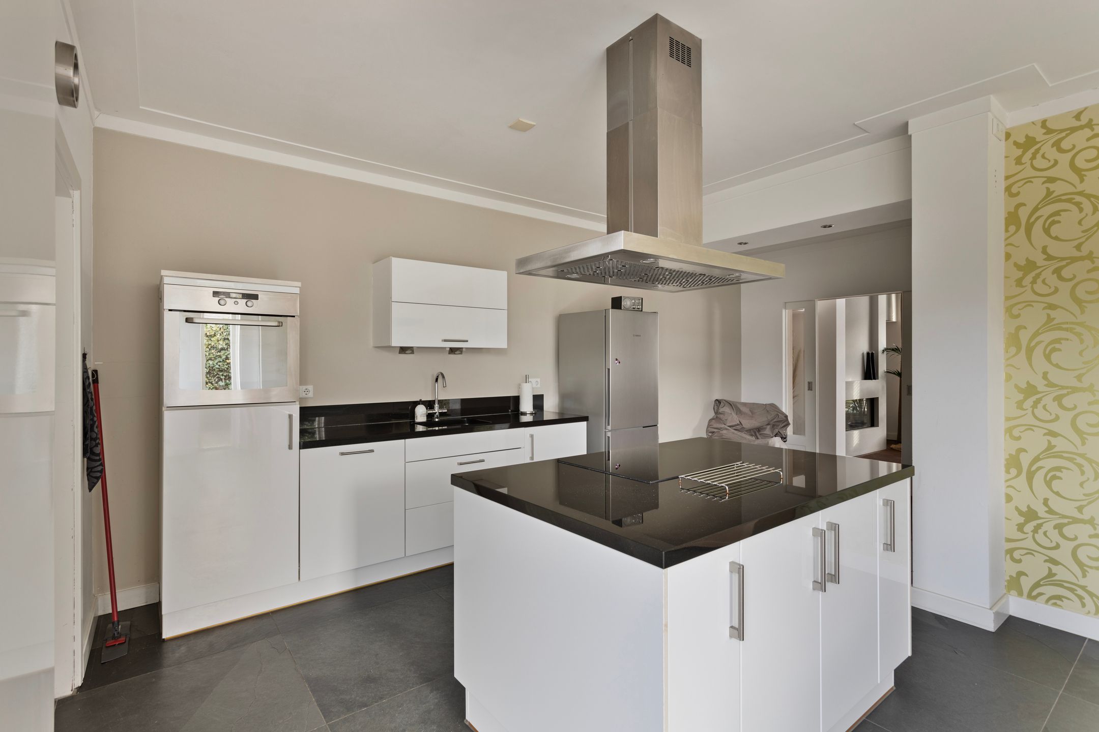 Photo 15 of Johan van Willigenstraat 29