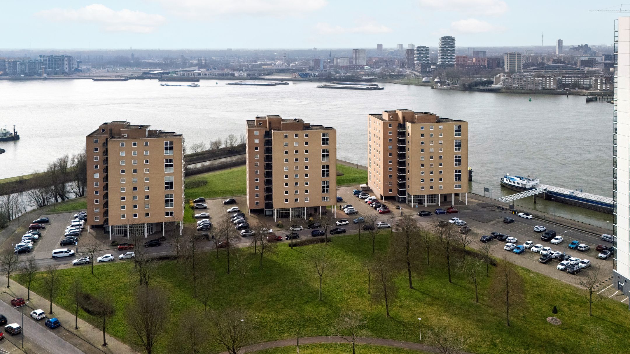 Foto 18 van Buitenbassinweg 733