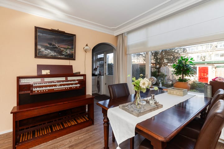 Foto 15 van Esdoornlaan 9