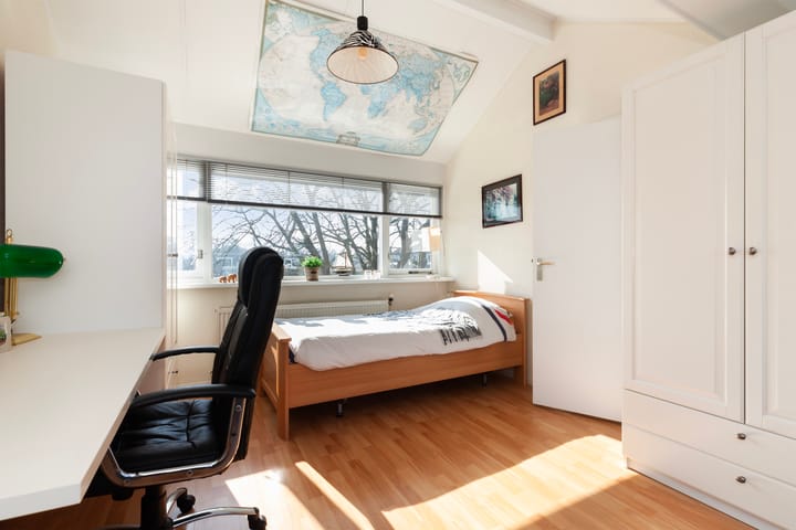 Foto 36 van Esdoornlaan 9