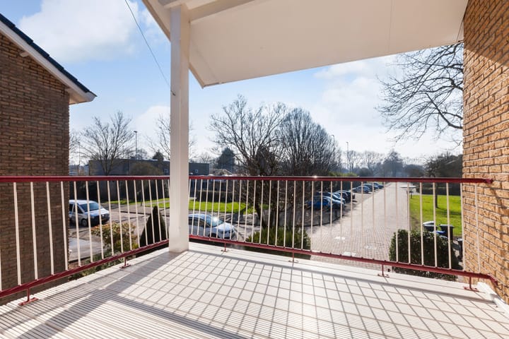 Foto 38 van Esdoornlaan 9