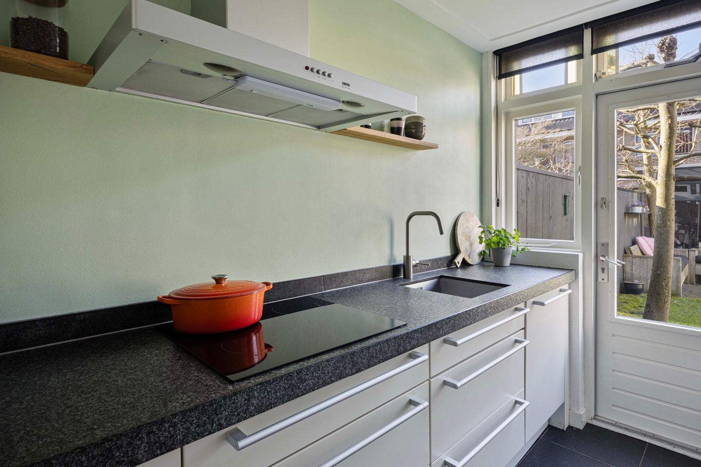 Photo 14 of Brederostraat 111