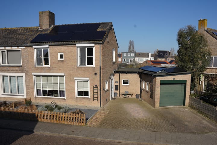 Photo 3 of Mr. J.E. Risseeuwstraat 27