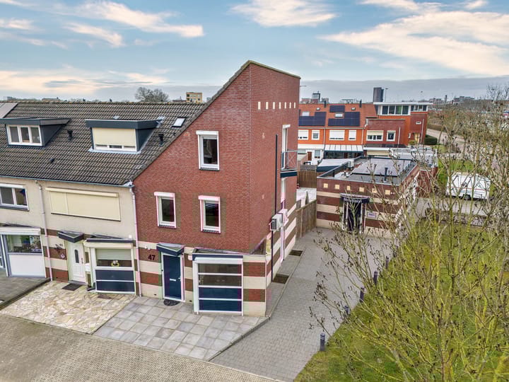 Foto 2 van Smaragd 47