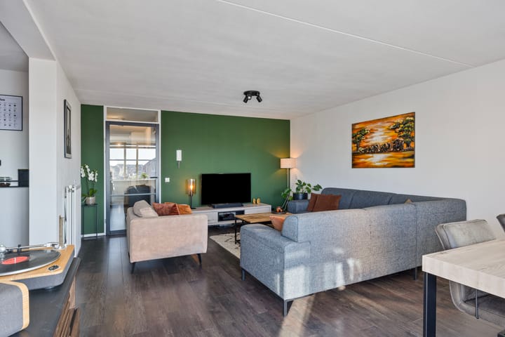 Photo 13 of Molenhoekplein 15