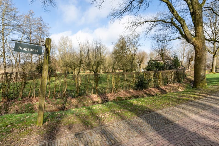 Photo 48 of Brugstraat 4