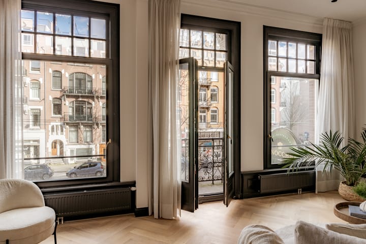 Photo 11 of Van Baerlestraat 126-1