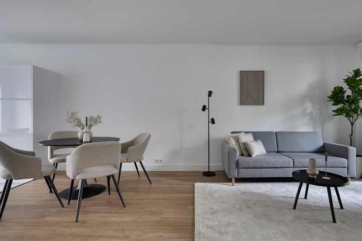 Bekijk foto 1 van Mgr. van de Weteringstraat 62