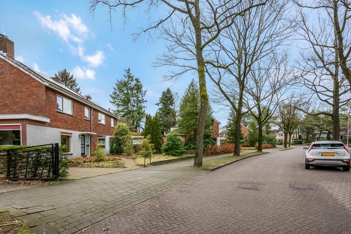 Foto 2 van Anna van Burenlaan 8