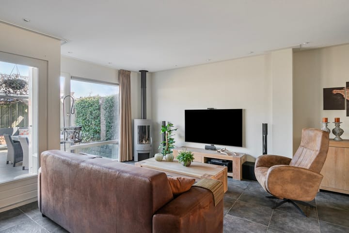 Foto 12 van Warmoesstraat 15