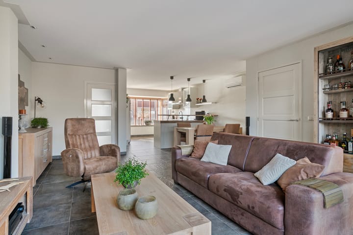 Foto 13 van Warmoesstraat 15