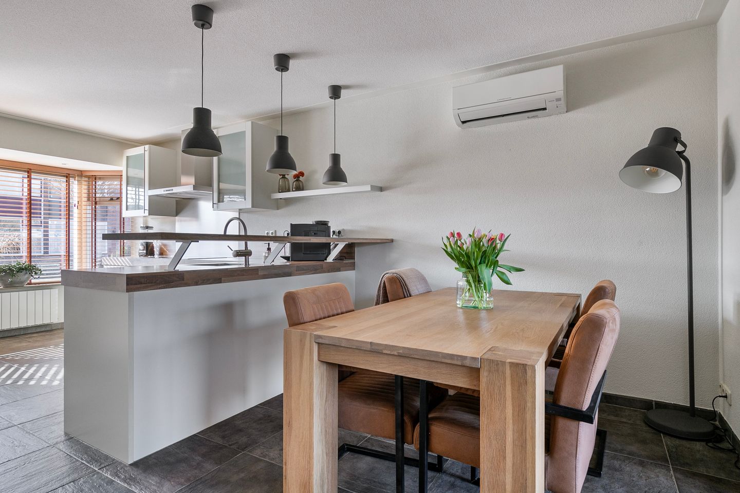 Foto 14 van Warmoesstraat 15