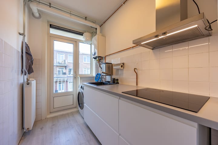 Photo 11 of Lyonnetstraat 117