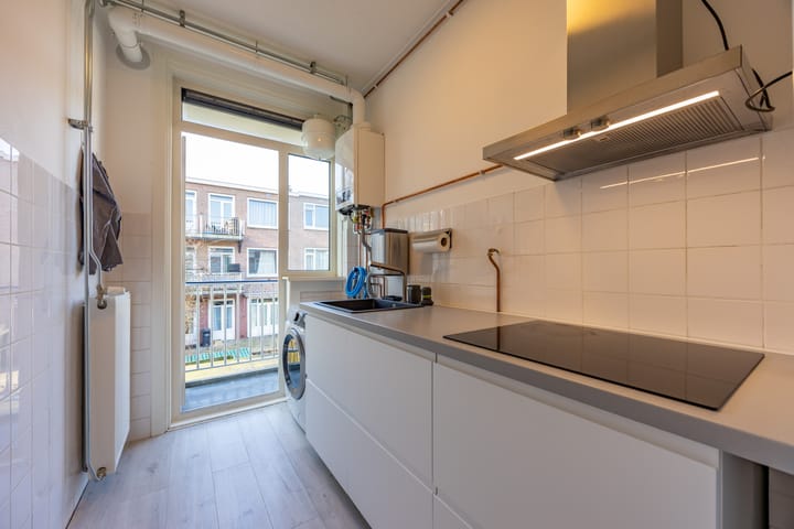 Photo 12 of Lyonnetstraat 117