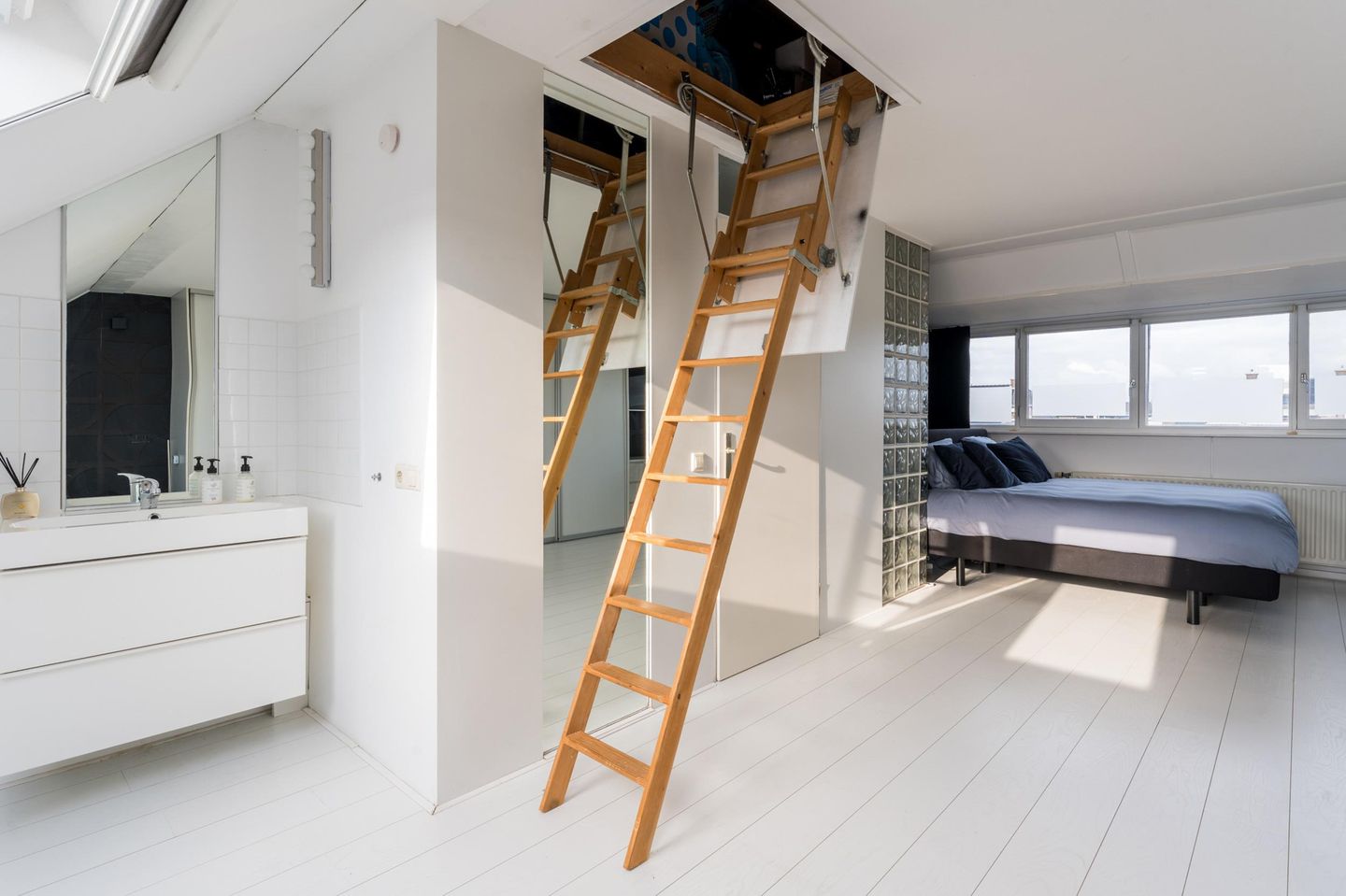 Photo 44 of Laan van Wateringse Veld 967