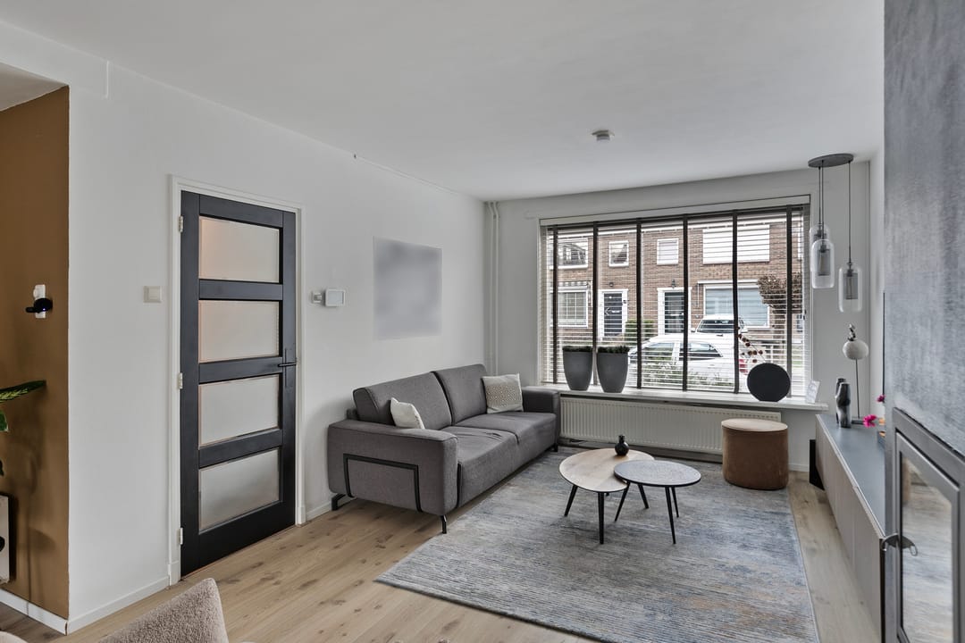 Photo 2 of Domela Nieuwenhuisstraat 33