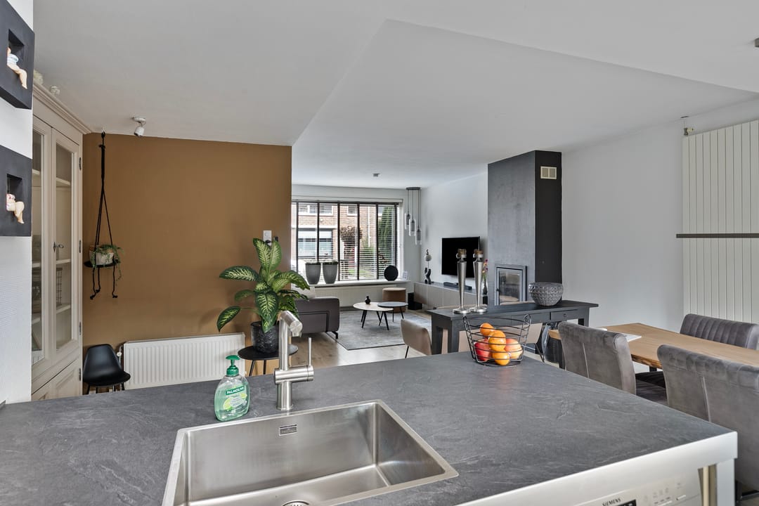 Photo 13 of Domela Nieuwenhuisstraat 33